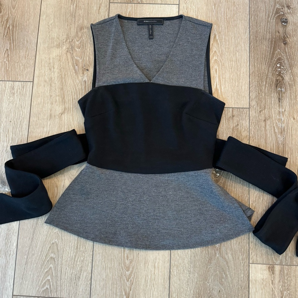 BCBGMaxAzria Black and Gray V-Neck Blouse Tank Top Wrap Top Belted XXS